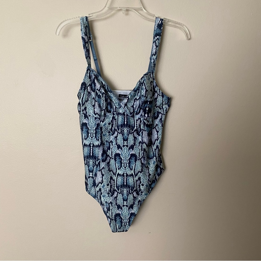 Urban outfitters L snakeskin bodysuit EUC
